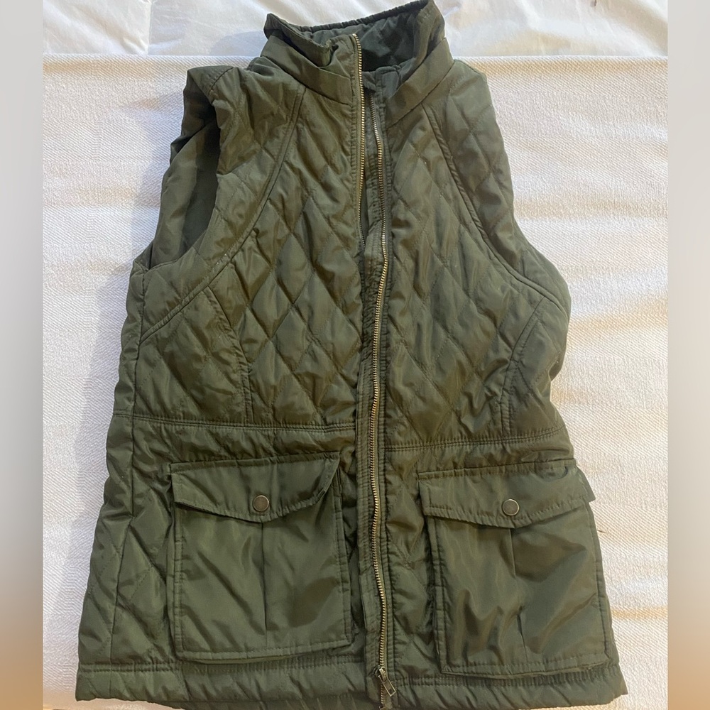 Thread and supply medium green vest